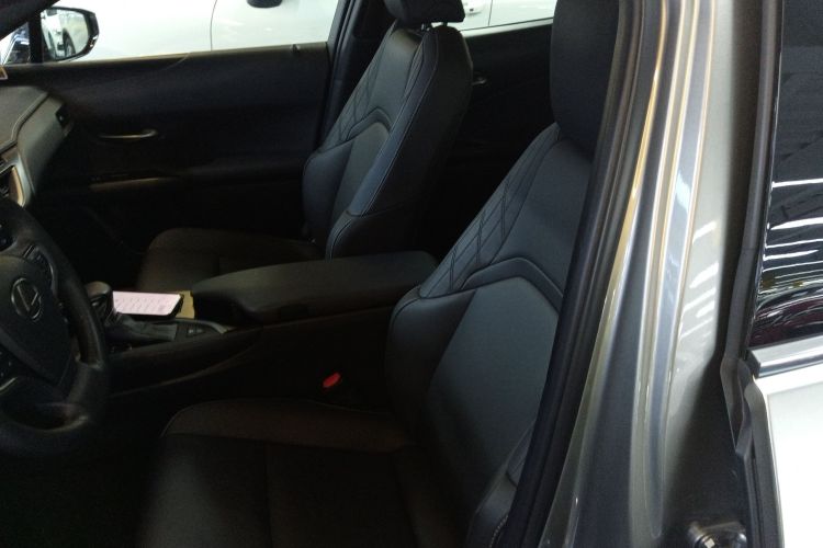 雷克萨斯UX 2022款 260h 探·趣版局部细节19