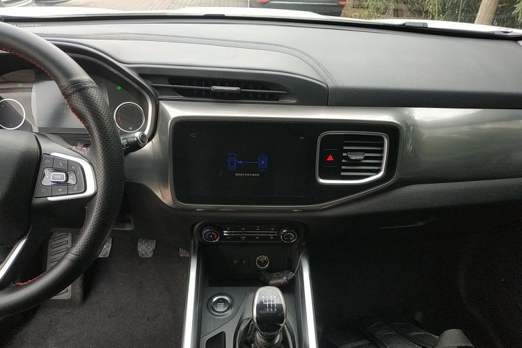 奇瑞 瑞虎8 2018款 1.5TCI 手动豪华型 7座中控内饰16