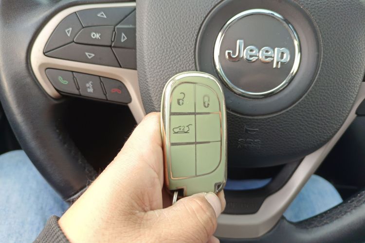 Jeep 自由光 2017款 2.0L 优越版中控内饰11