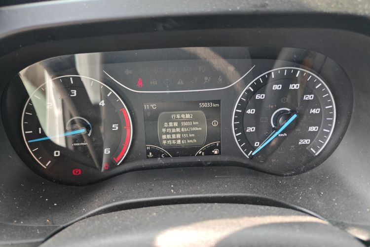 江铃福顺 2022款 2.0T 手动厢式运输车中轴中高顶3座中控内饰14