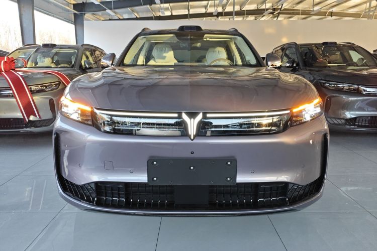 岚图汽车 岚图FREE 2025款 FREE+ 后驱乾崑版车身外观2