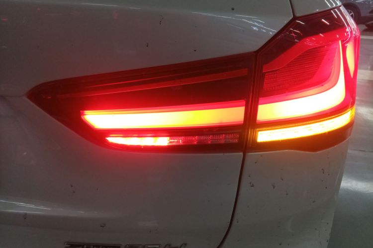 宝马X1 2021款 改款 sDrive20Li 时尚型车身外观9