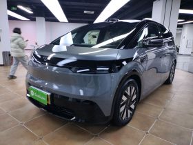 极氪MIX 2025款 长续航智驾版