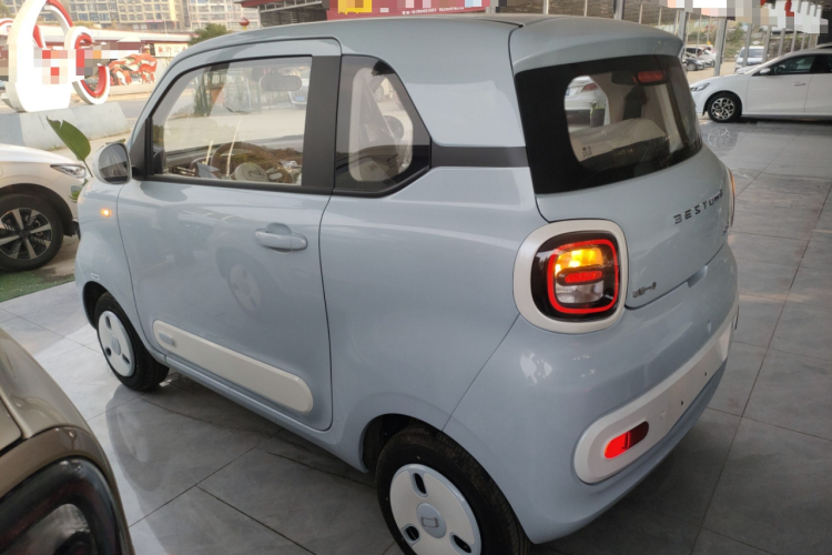 奔腾小马 2026款 222km 闪耀马车身外观6003