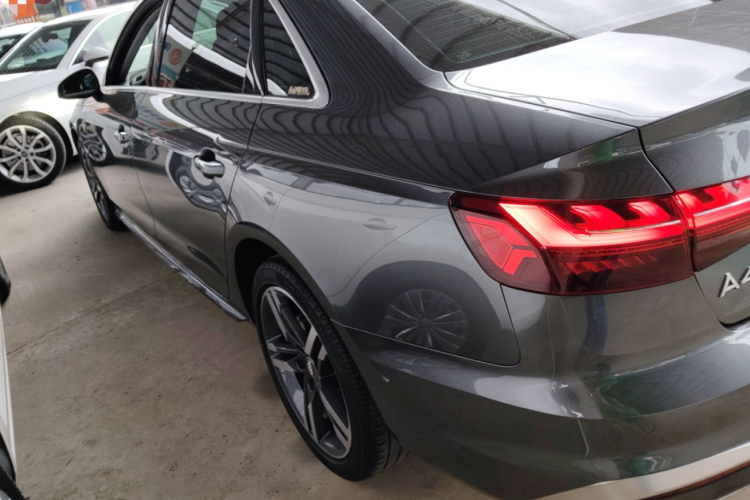 奥迪A4L 2020款 40 TFSI 豪华动感型车身外观4