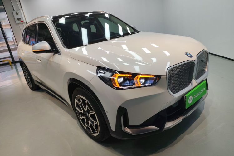 宝马iX1 2023款 xDrive30L X设计套装车身外观3