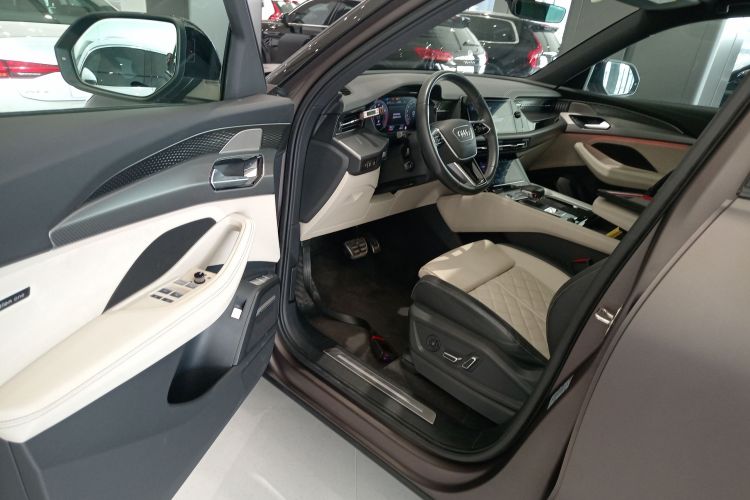 奥迪Q6 2023款 50 TFSI quattro 凌云版 edition one中控内饰20