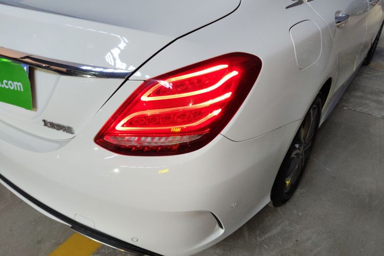 奔驰C级 2015款 改款 C 180 L 运动型车身外观9