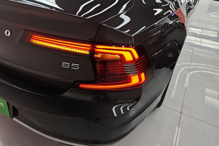 沃尔沃S90 2025款 B5 智远豪华版车身外观9