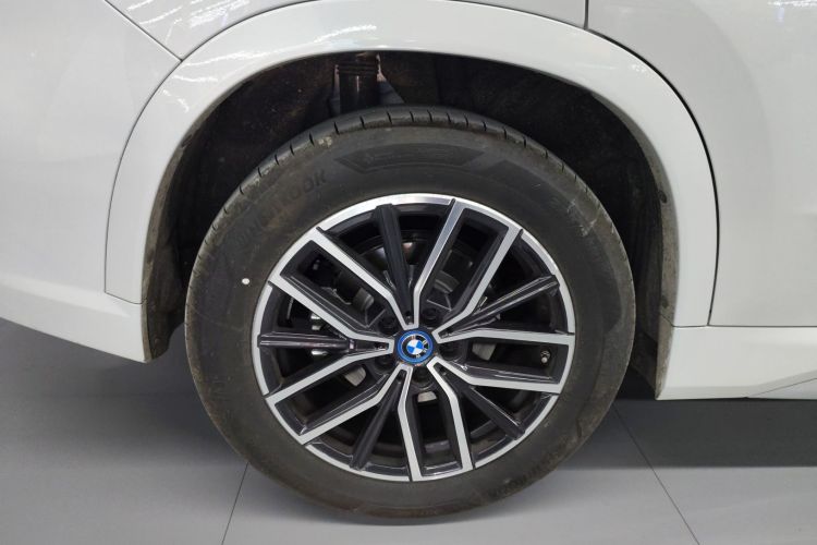 宝马iX1 2025款 eDrive25L M运动套装车身外观6008