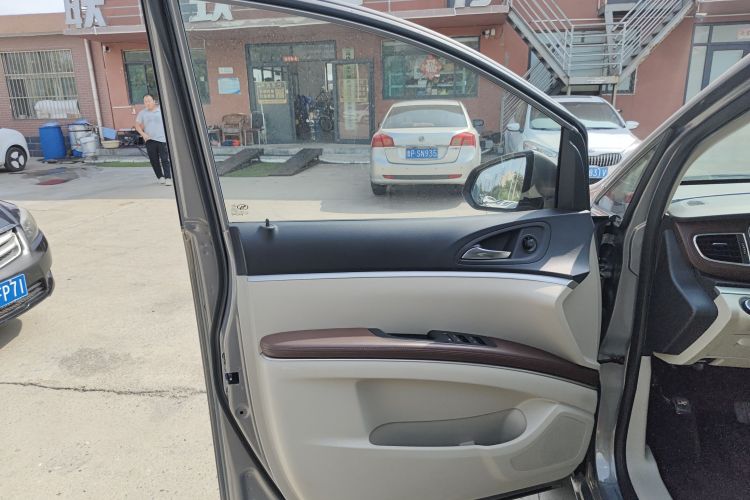 别克GL8 2017款 25S 豪华型 国V中控内饰47