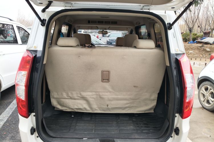 五菱汽车 五菱宏光 2014款 1.5L S标准型机舱底盘23