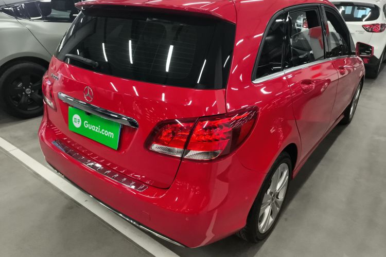 奔驰B级 2018款 B 200 动感型车身外观7