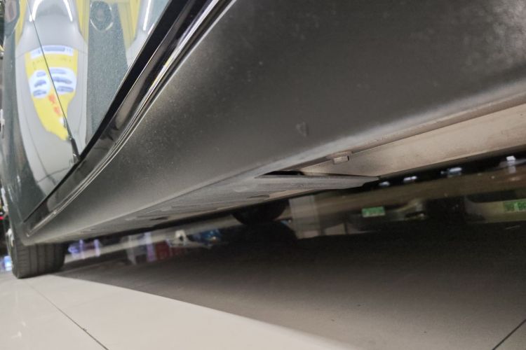 小鹏P7 2023款 P7i 610 鹏翼性能版局部细节9002