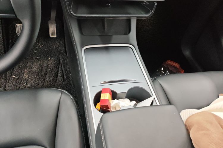 特斯拉 Model Y 2022款 后轮驱动版中控内饰18