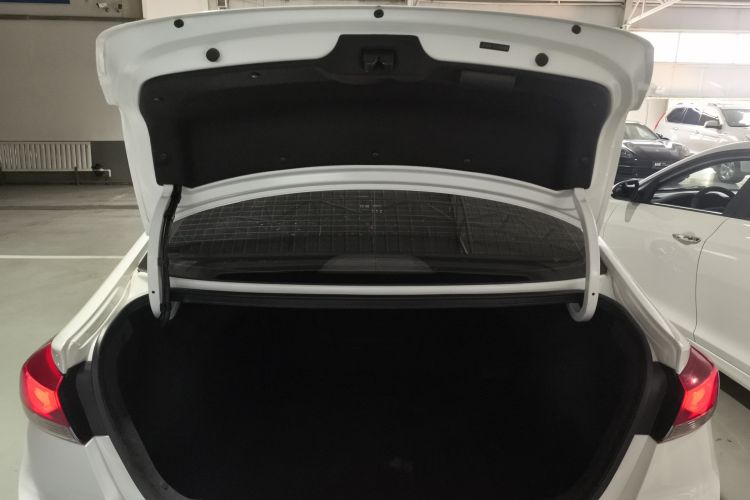 现代 领动 2016款 1.6L 自动智炫·精英型机舱底盘23