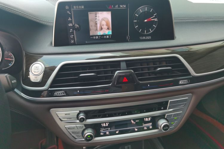 宝马7系 2017款 730Li 领先型中控内饰16