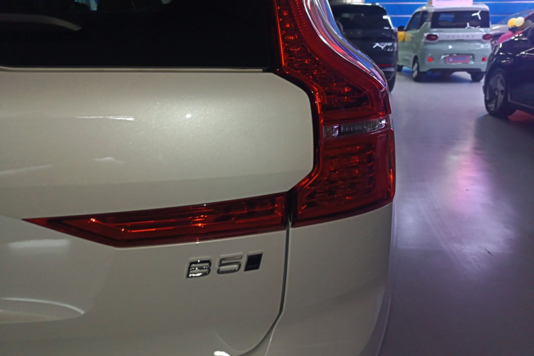 沃尔沃XC60 2025款 B5 四驱智远豪华版车身外观6006