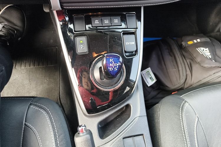 丰田 卡罗拉 2017款 改款双擎 1.8L E-CVT精英版中控内饰18