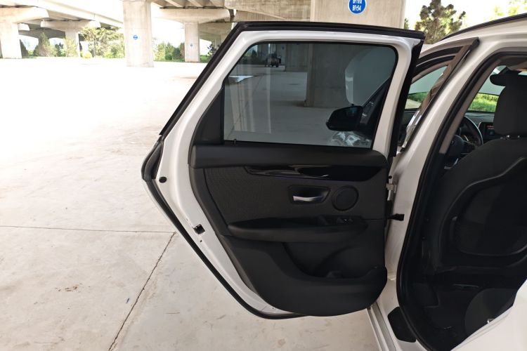 宝马2系旅行车 2018款 218i 时尚型中控内饰49