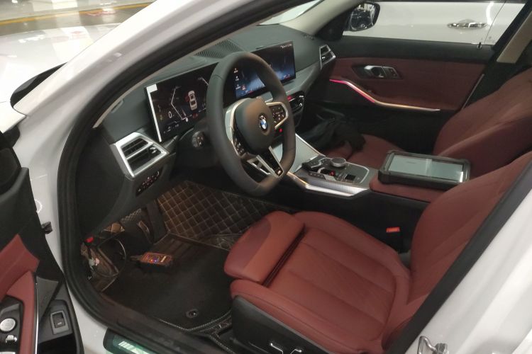 宝马3系 2025款 330Li M运动曜夜套装中控内饰7003