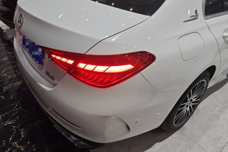 奔驰C级 2022款 C 260 L 运动版车身外观9