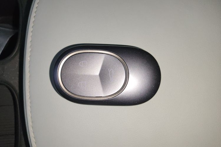 蔚来ET5 2022款 75kWh中控内饰7001