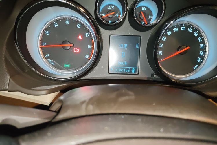 别克 君威 2015款 2.0L 领先时尚型中控内饰15