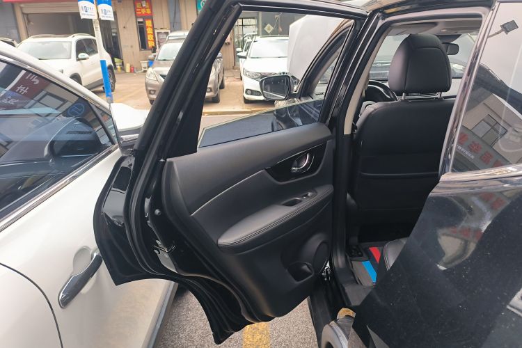 日产 奇骏 2021款 2.0L CVT 2WD XL ITS舒适纪念版中控内饰49