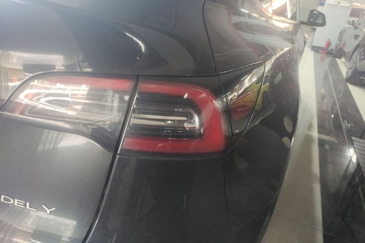 特斯拉 Model Y 2022款 改款 后轮驱动版车身外观6001