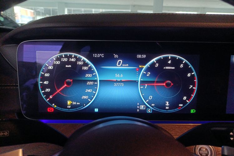 奔驰E级 2023款 改款 E 300 L 时尚型局部细节14