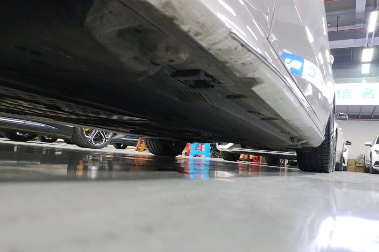 奔驰C级 2022款 改款 C 260 L 运动版局部细节9002