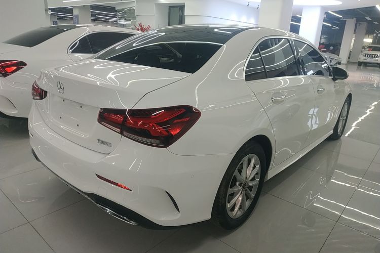 奔驰A级 2021款 A 200 L 运动轿车动感型车身外观6005