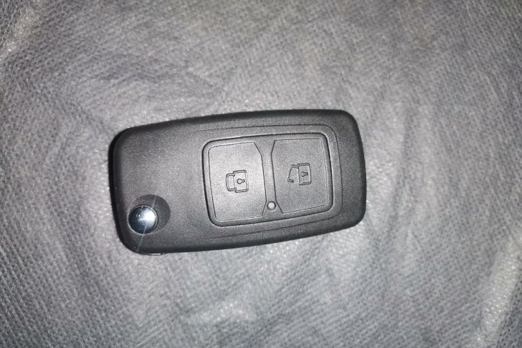 长安凯程 长安睿行EM80 2025款 客运版 舒适型 6座 300km 对开门中控内饰11