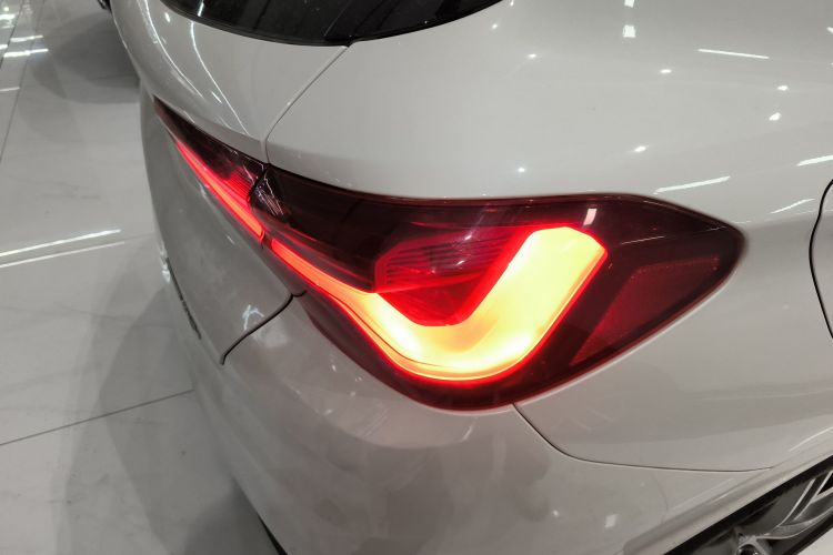 宝马X2 2020款 sDrive25i 领先型M运动套装车身外观9