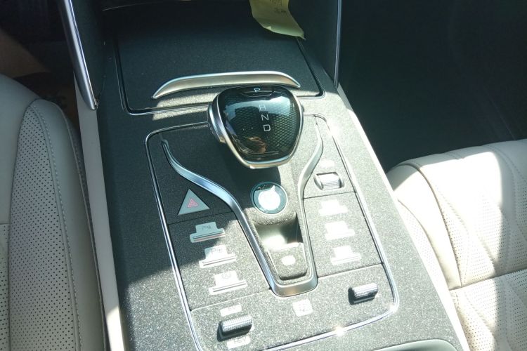 比亚迪 唐新能源 2025款 智驾版 DM-i 115KM 尊荣型局部细节18