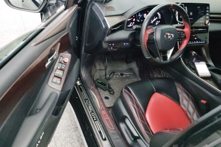 丰田 亚洲龙 2019款 2.5L 进取版 国VI中控内饰7003