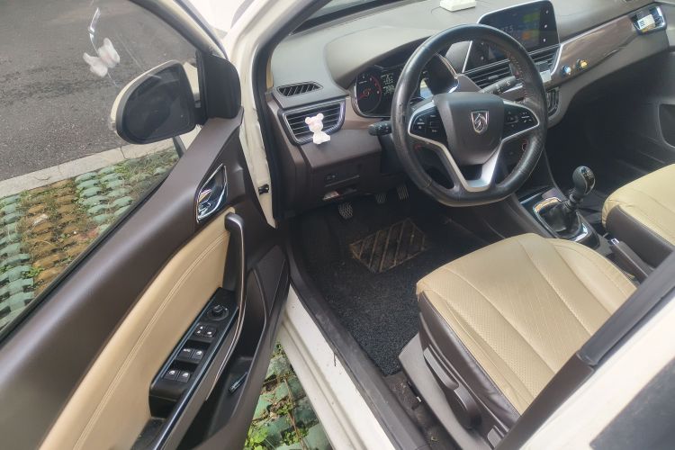 宝骏310W 2017款 1.5L 手动时尚型 国VI中控内饰7003