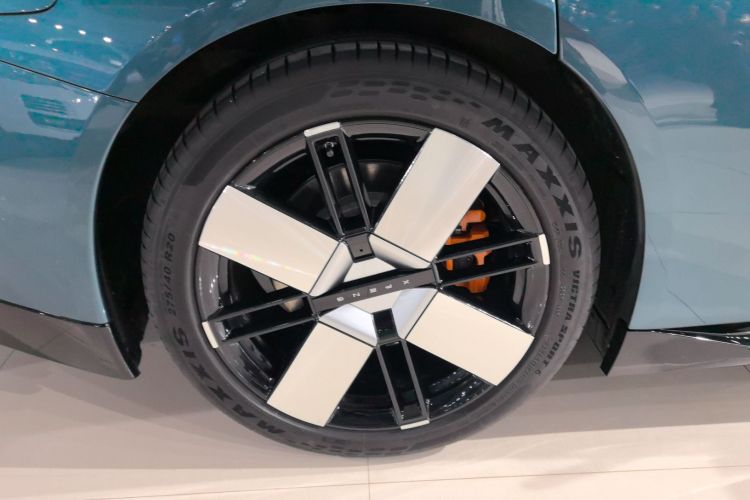 小鹏P7 2025款 702 长续航 Ultra车身外观6008