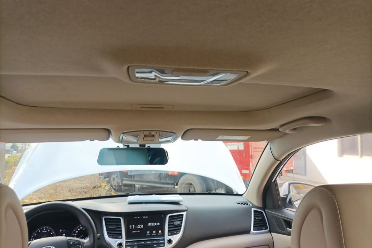 现代 途胜 2015款 1.6T 双离合两驱智能型局部细节22