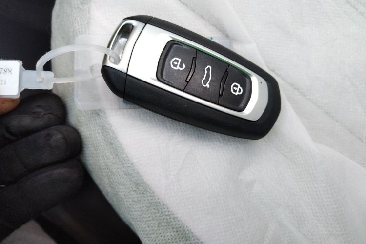 吉利银河 2025款 210km 熊猫骑士中控内饰11