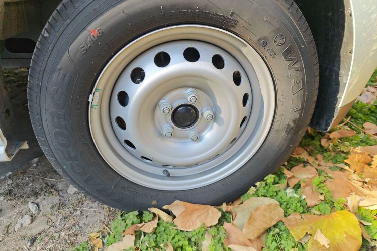 江铃 E福顺 2025款 明窗版 53.58kwh 中轴低顶车身外观10