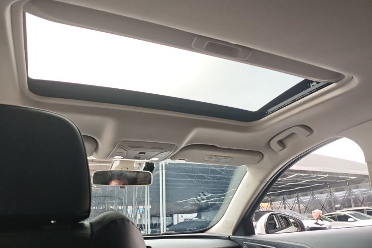 红旗H5 2022款 经典款 改款 1.5T DCT旗韵版中控内饰22