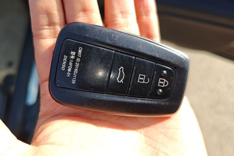 丰田 凯美瑞 2021款 2.5G 豪华版中控内饰7001