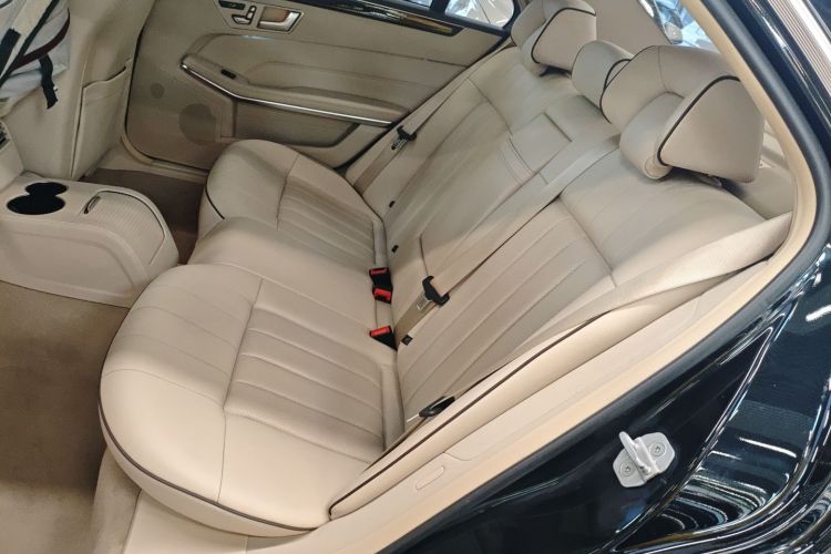 奔驰E级 2015款 改款 E 200 L中控内饰21