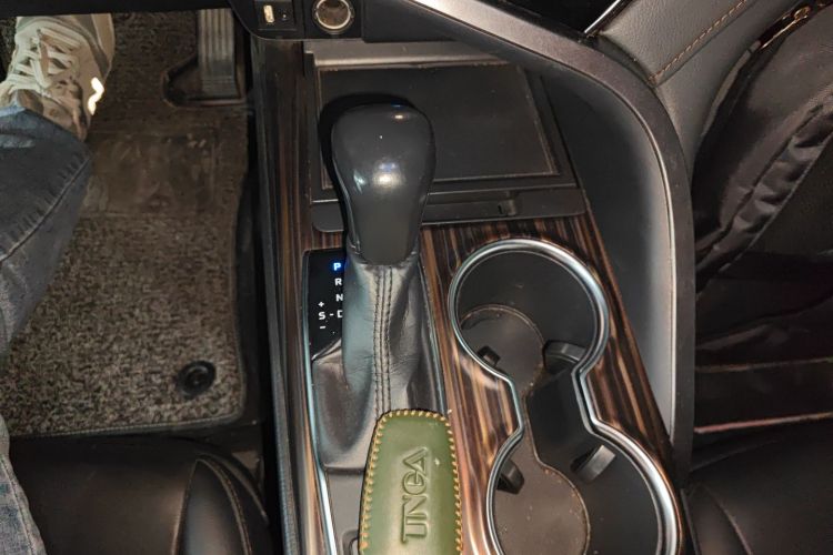 丰田 凯美瑞 2018款 2.0G 豪华版中控内饰18