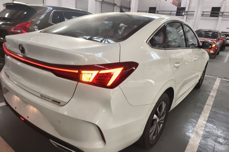 长安 逸动 2025款 PLUS 1.4T 双离合高能版车身外观6001