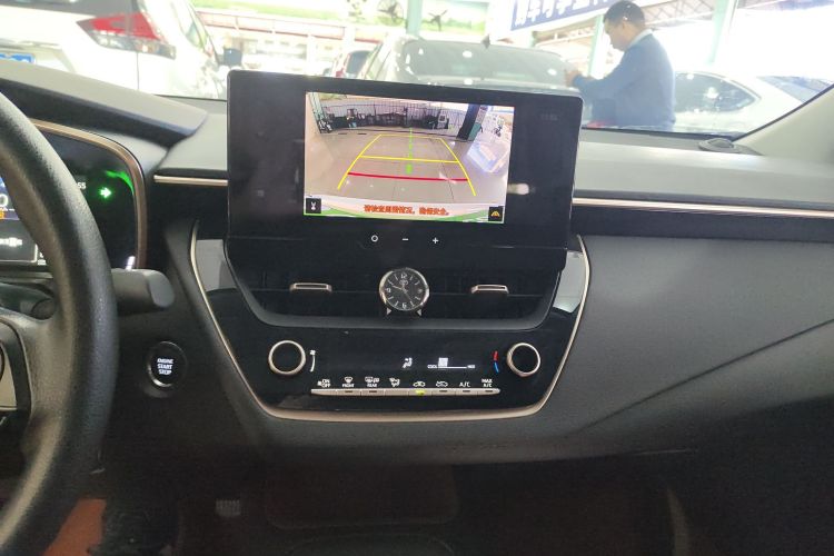 丰田 亚洲狮 2023款 2.0L 精英版中控内饰16