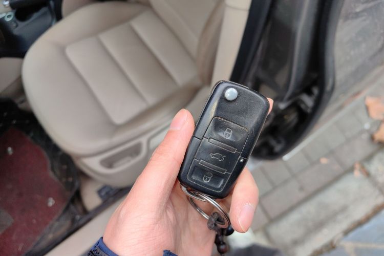 斯柯达 明锐 2012款 1.6L 手动逸俊版中控内饰7001