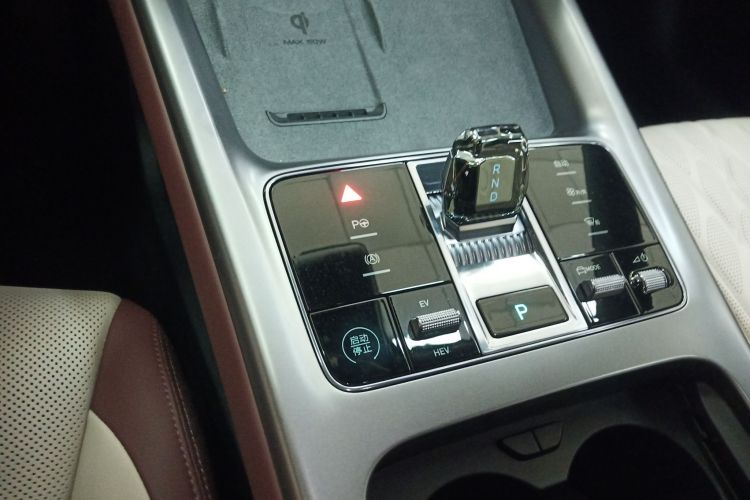 比亚迪 海豹 2023款 DM-i 1.5T 121km 旗舰型中控内饰18